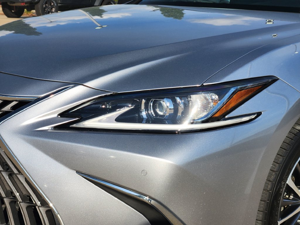 Certified 2023 Lexus ES 300h w/ Premium Package FWD image 9