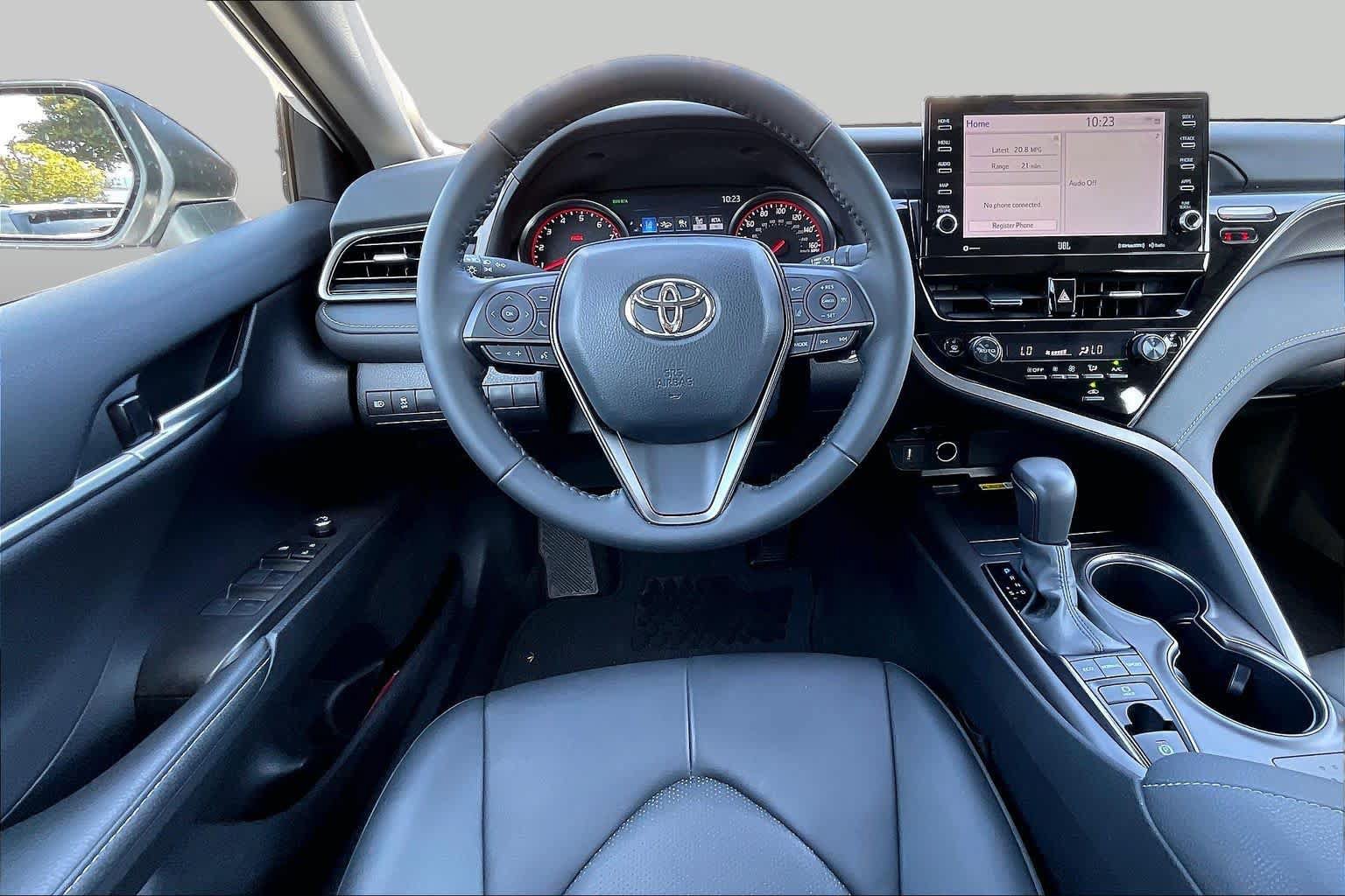 Used 2023 Toyota Camry XSE FWD image 5