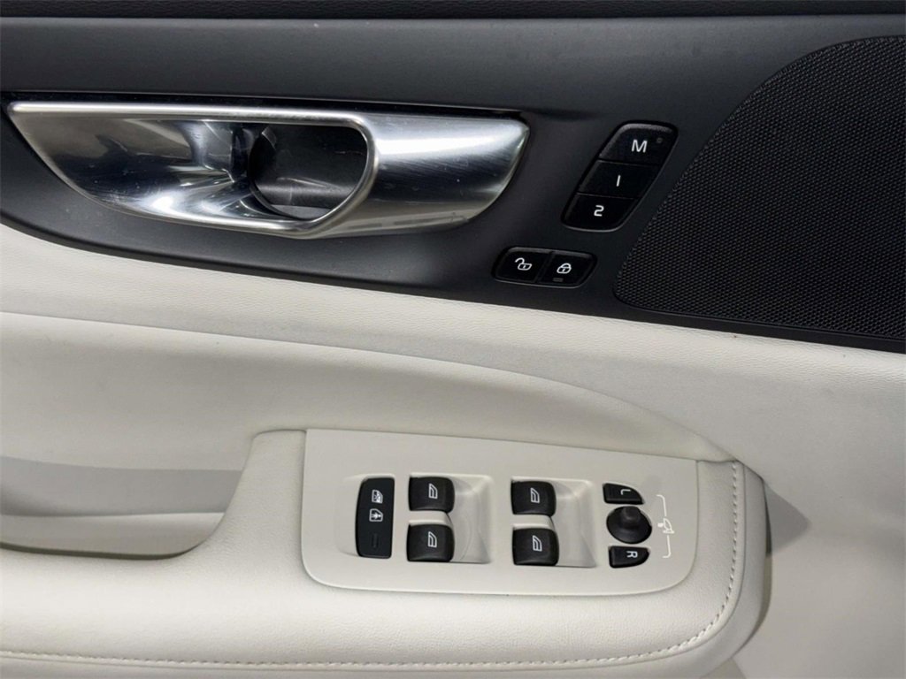 Used 2023 Volvo S60 B5 Plus image 20