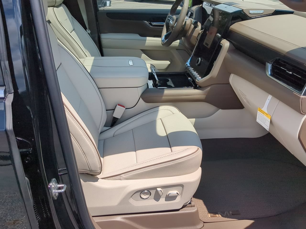 New 2026 GMC Yukon Denali w/ Denali Reserve Package AWD/4WD image 29
