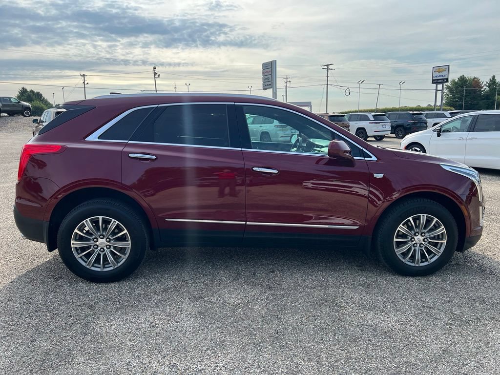 Used 2017 Cadillac XT5 Luxury w/ Driver Awareness Package FWD image 4