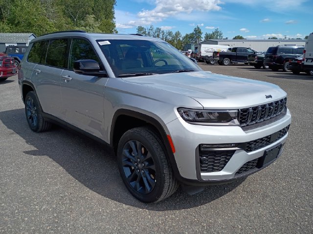 Used 2026 Jeep Grand Cherokee L Limited AWD/4WD image 3