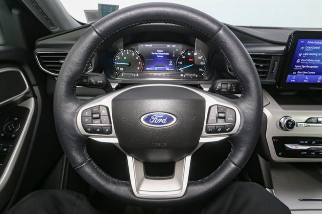 Used 2023 Ford Explorer XLT w/ Equipment Group 202A AWD/4WD image 31