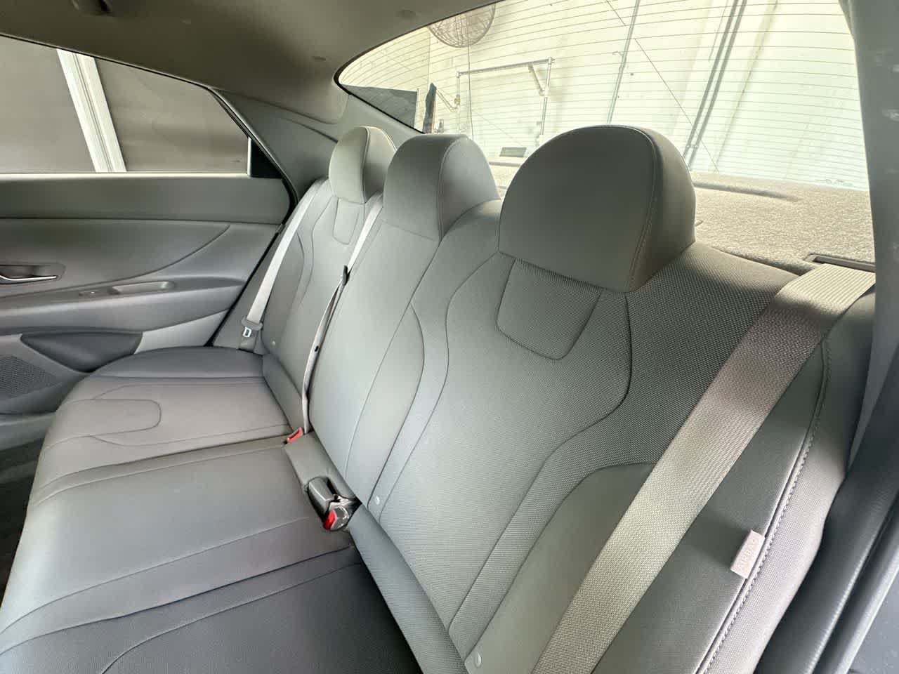 Used 2025 Hyundai Elantra SE FWD image 22