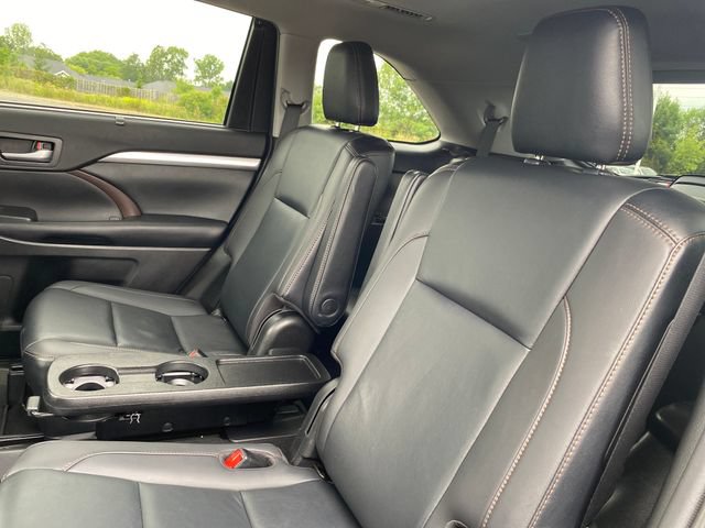 Used 2019 Toyota Highlander XLE AWD/4WD image 19