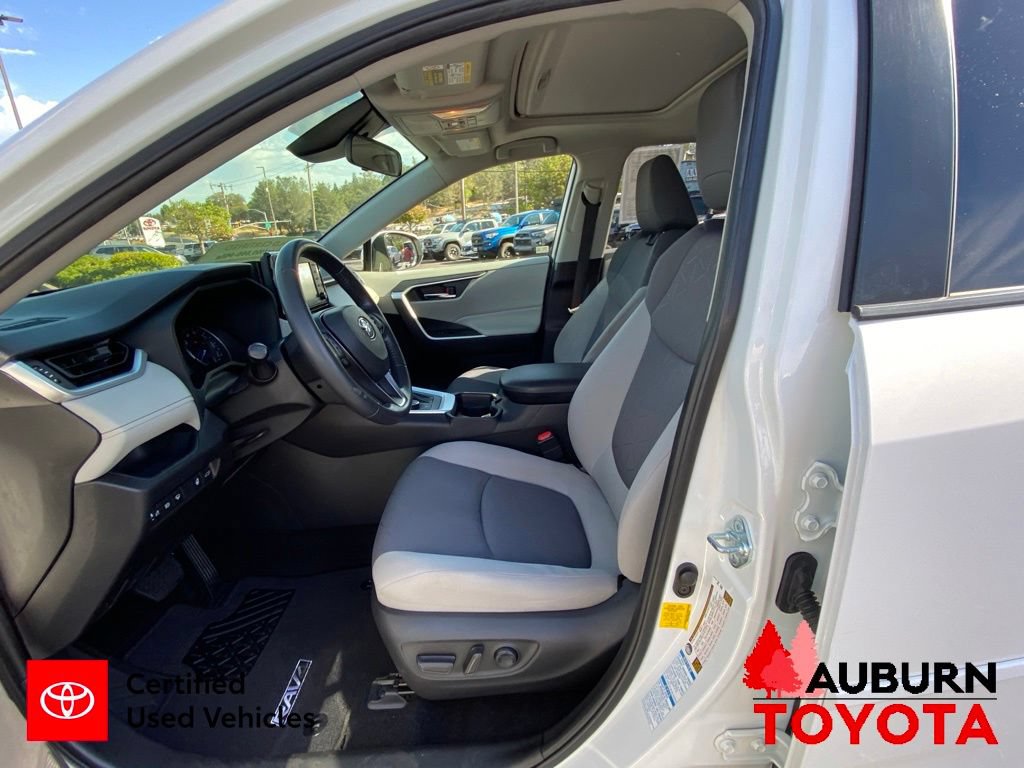Certified 2021 Toyota RAV4 XLE w/ Convenience Package AWD/4WD image 31