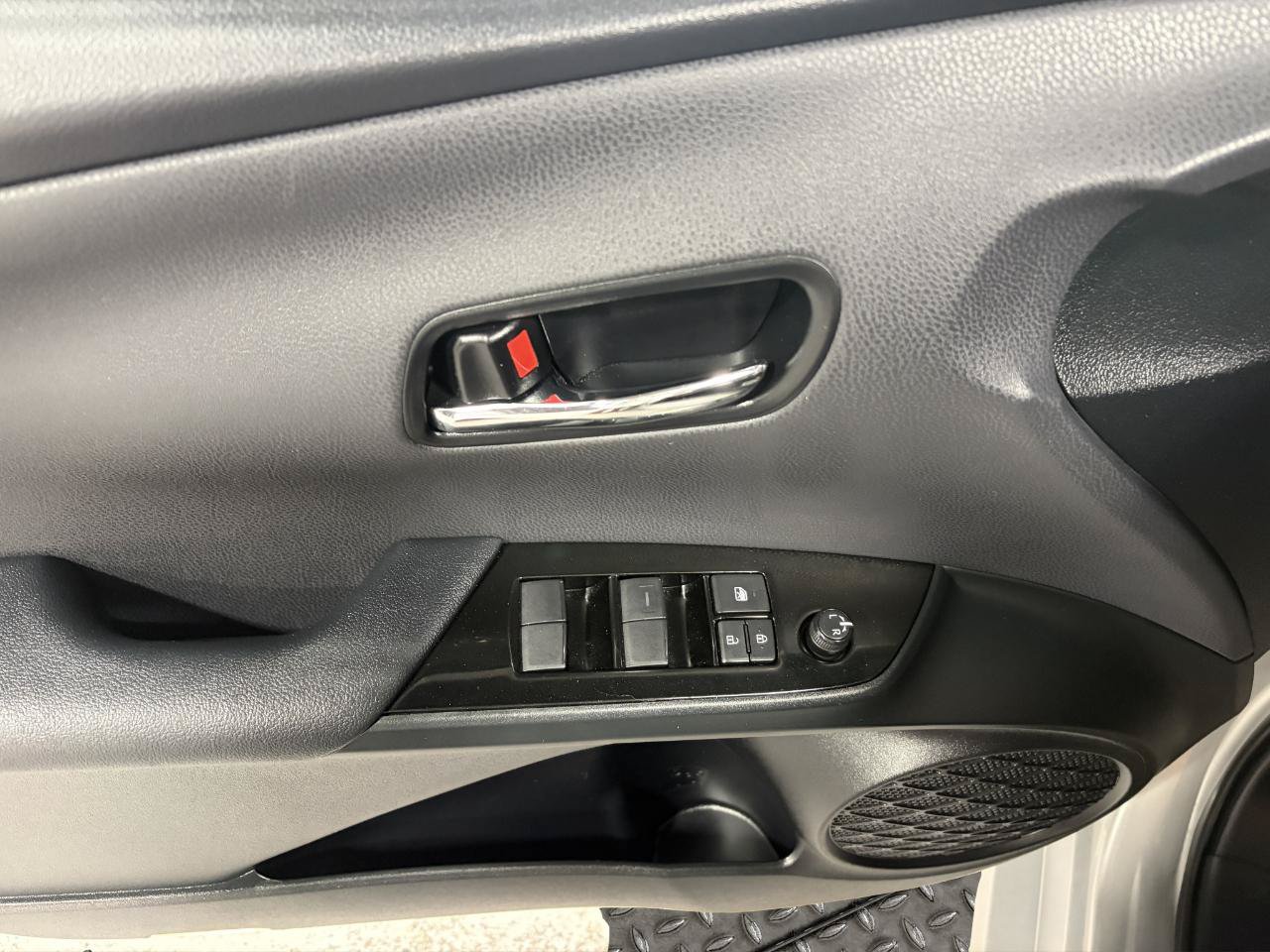 Used 2022 Toyota Prius Prime XLE FWD image 10