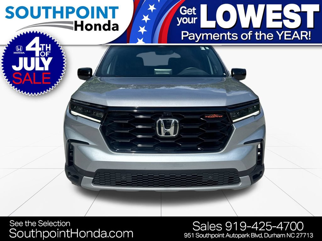 Used 2025 Honda Pilot TrailSport image 2