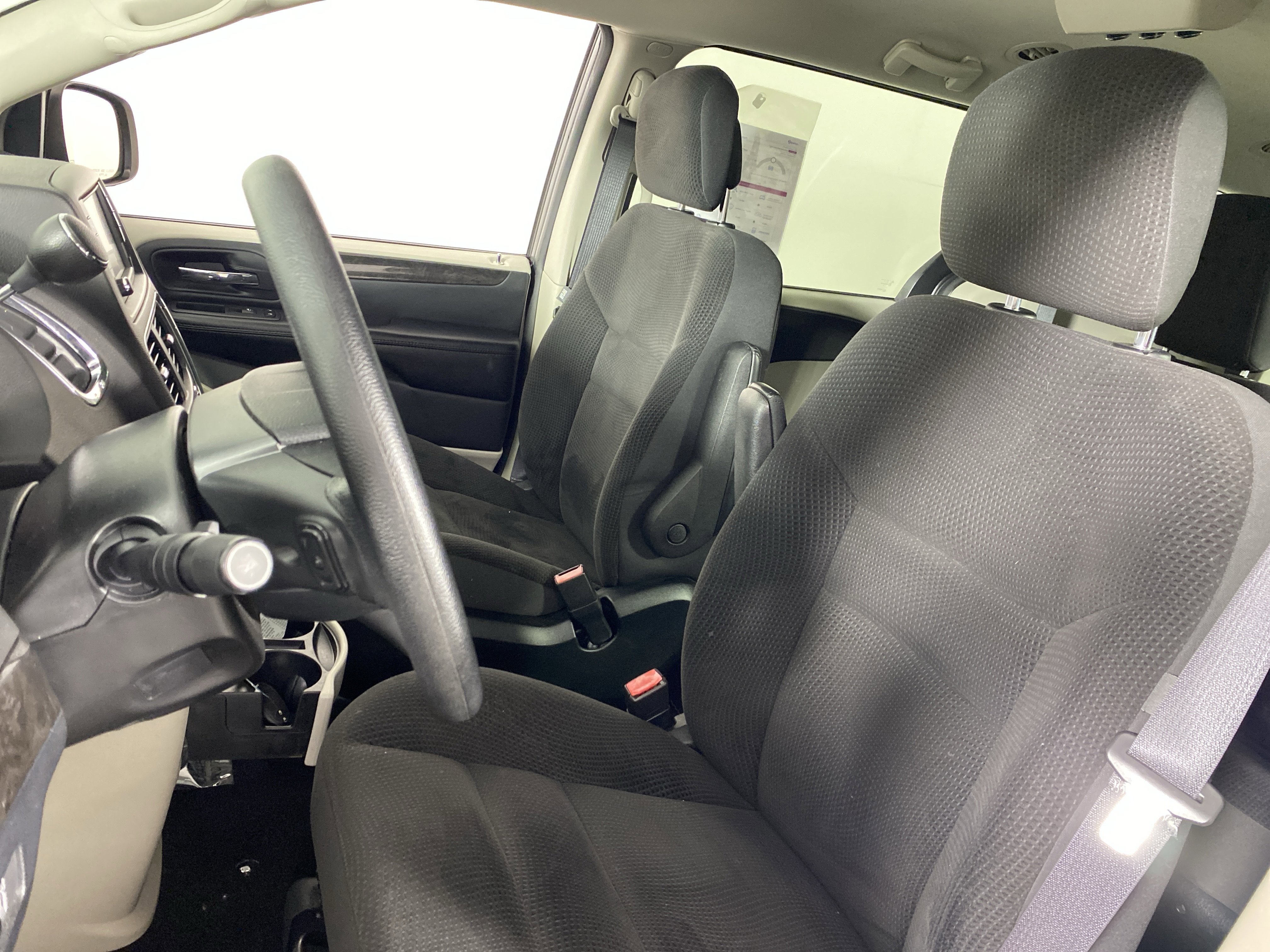 Used 2018 Dodge Grand Caravan SE w/ UConnect Hands-Free Group FWD image 15