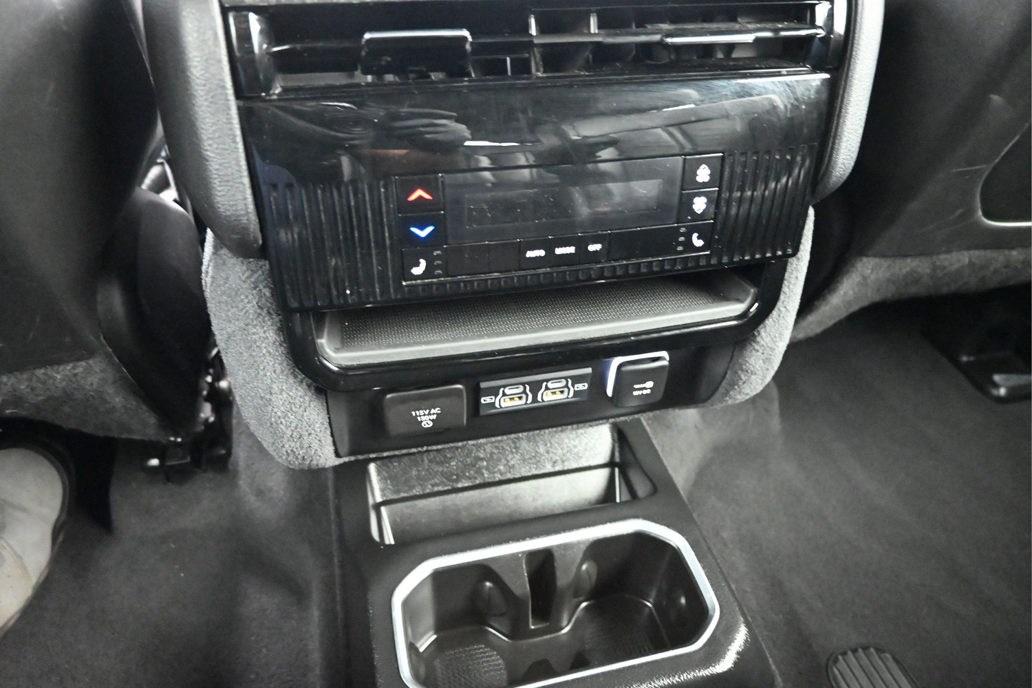Used 2024 Jeep Wagoneer Series II AWD/4WD image 16