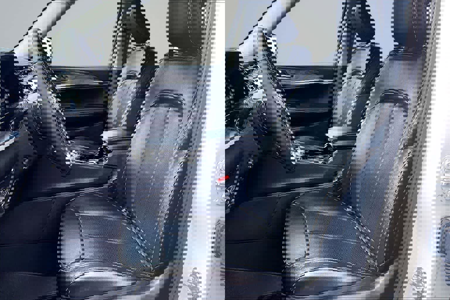 Used 2023 Jeep Grand Cherokee 4WD 4xe w/ Luxury Tech Group II image 11