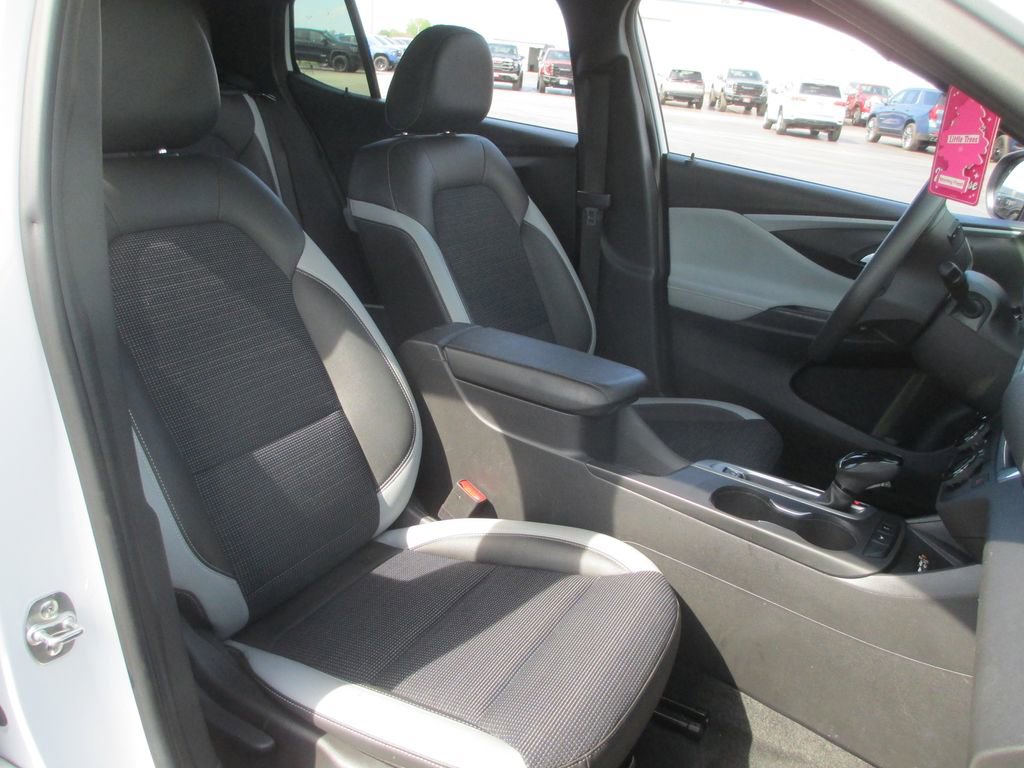 Used 2024 Buick Envista Preferred w/ Convenience II Package image 17