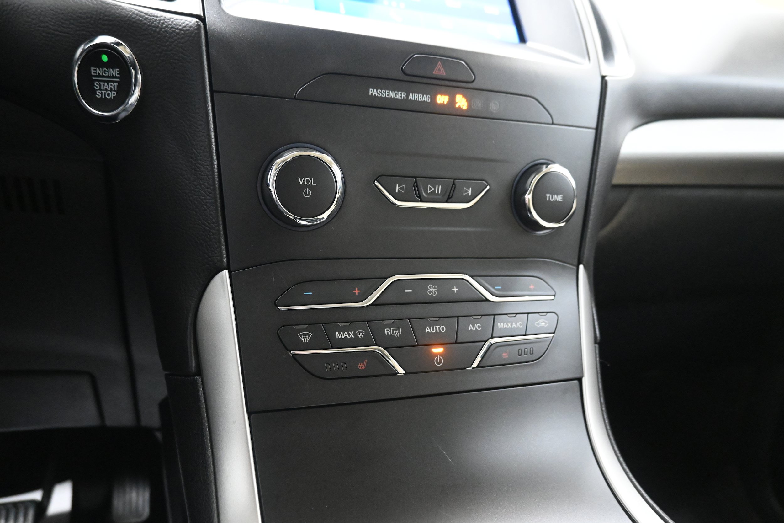 Used 2020 Ford Edge SEL w/ Cold Weather Package AWD/4WD image 15