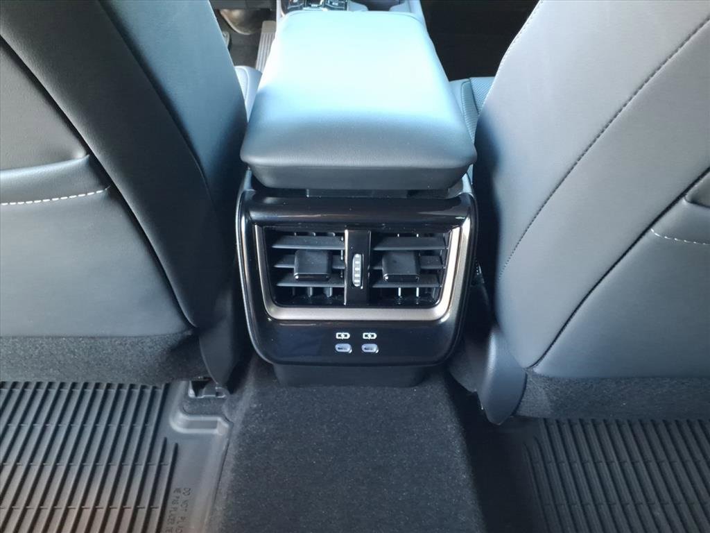 Used 2025 Toyota Crown Signia image 6