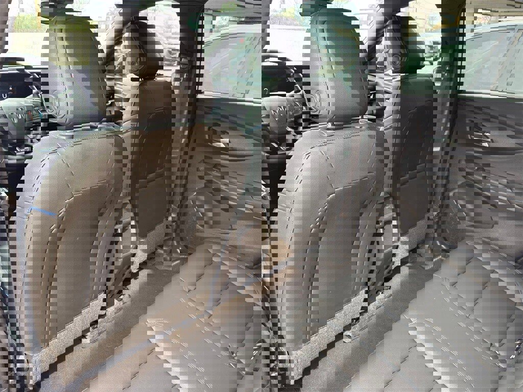 Used 2025 Buick Envista Sport Touring image 27