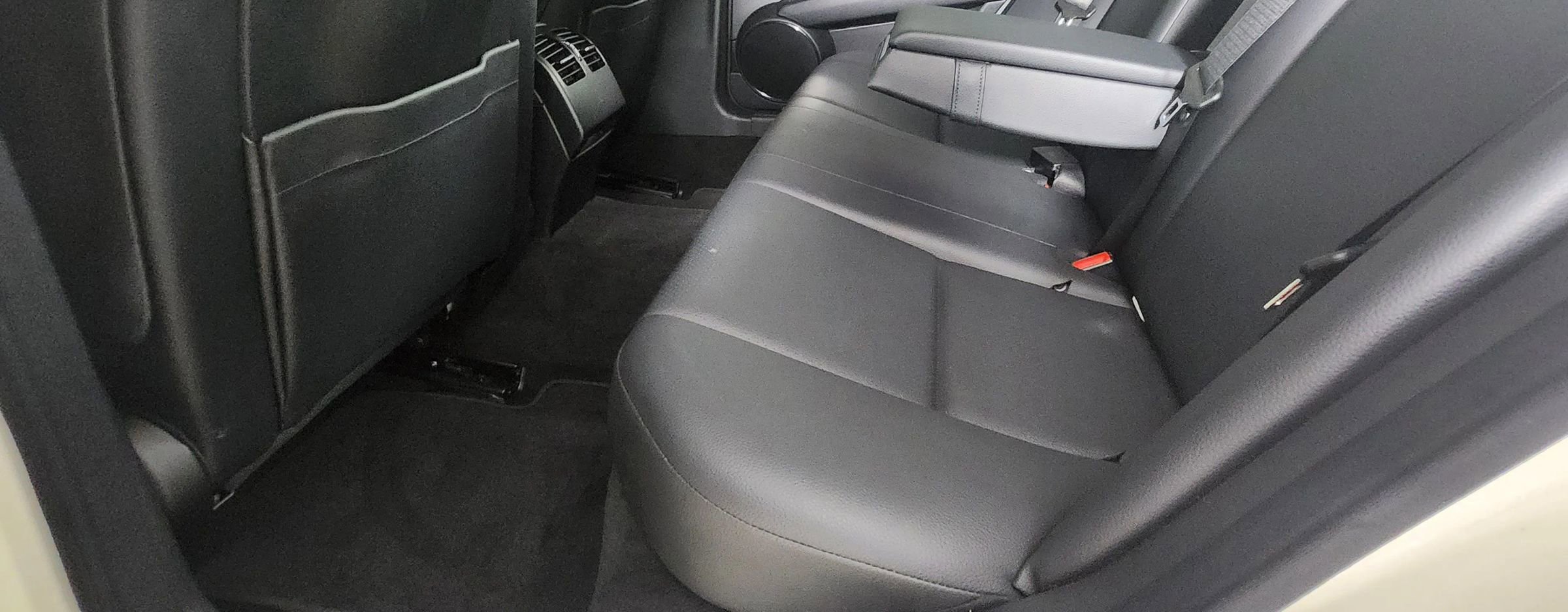 Used 2010 Mercedes-Benz C 300 C 300 Luxury Sedan 4D image 13