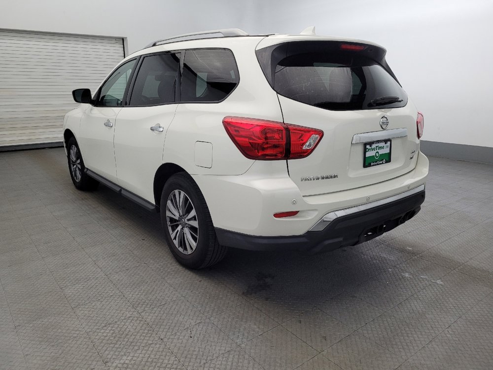 Used 2019 Nissan Pathfinder SV w/ SV Tech Package image 5