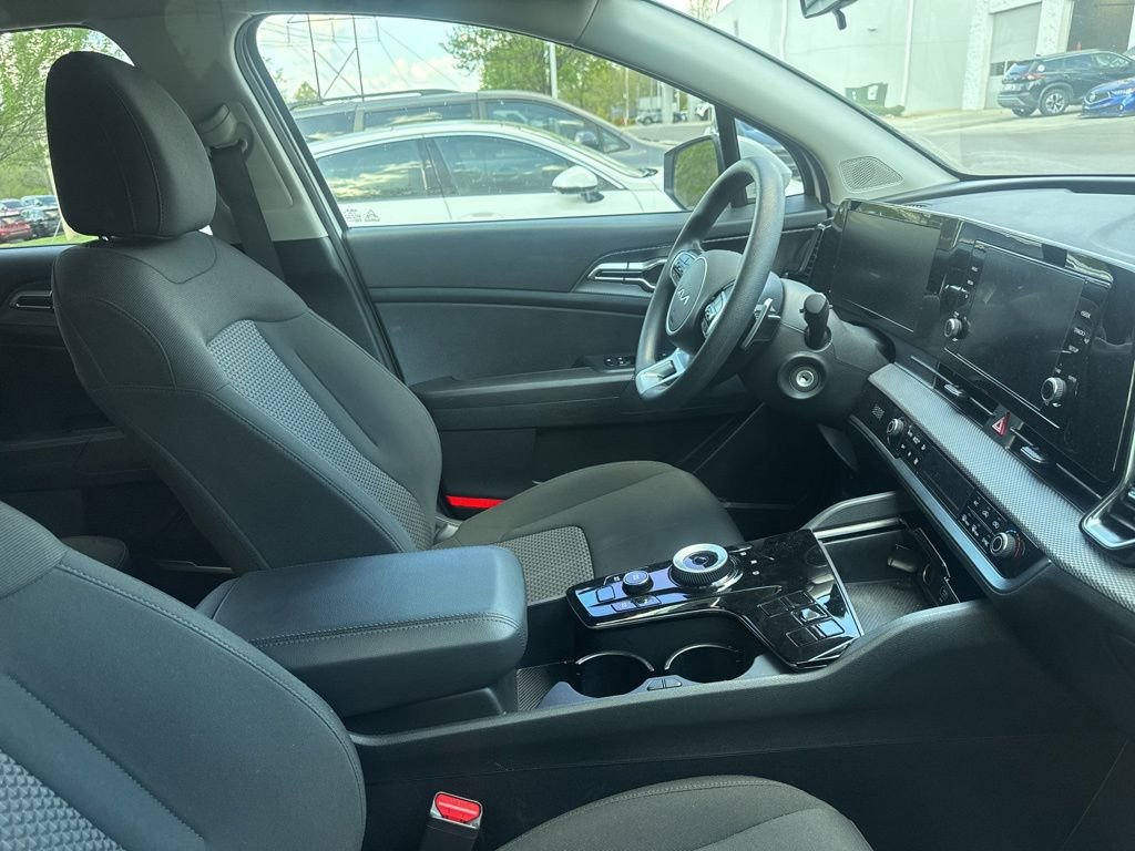 Used 2025 Kia Sportage LX image 13