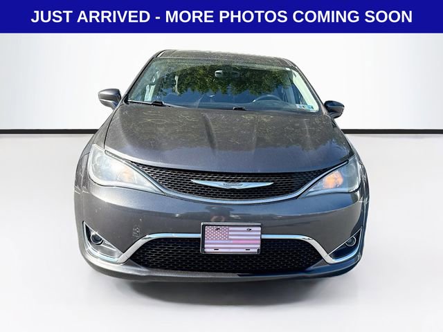Used 2018 Chrysler Pacifica Touring Plus w/ Tire & Wheel Group FWD video 2