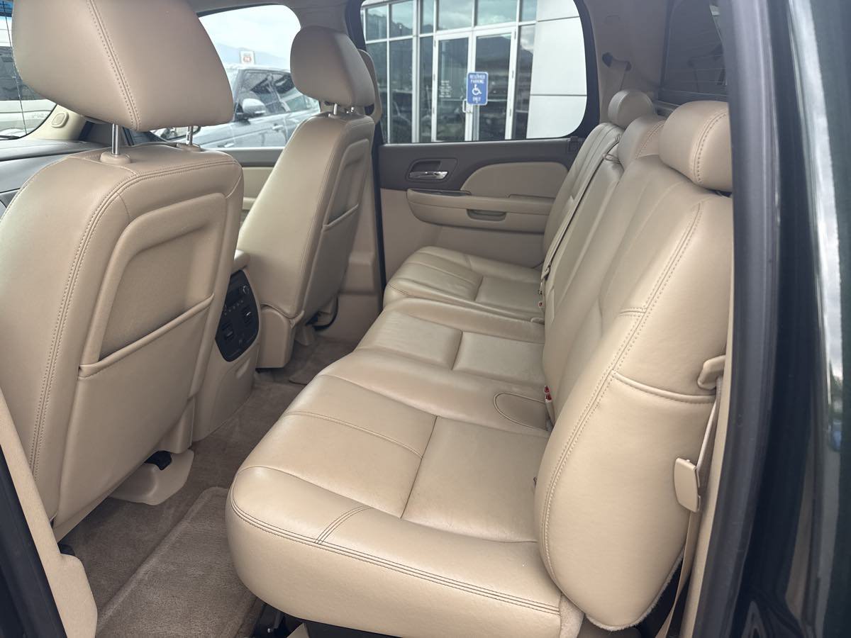 Used 2013 Chevrolet Avalanche LT w/ Suspension Package, Off-Road AWD/4WD image 14
