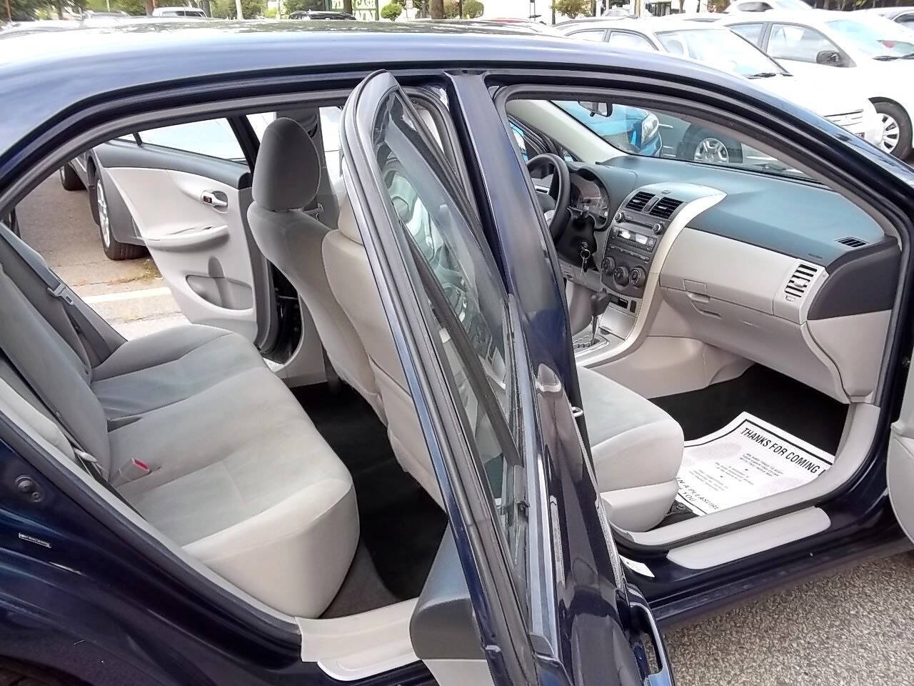 Used 2011 Toyota Corolla LE FWD image 9