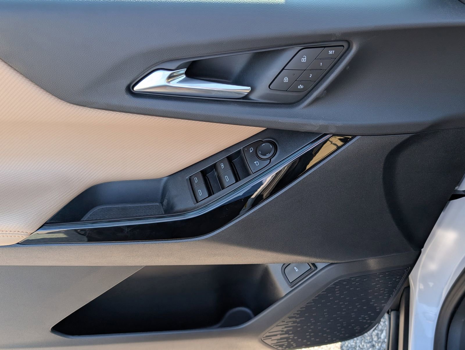 New 2026 Chevrolet Equinox ACTIV w/ Convenience Package III image 19