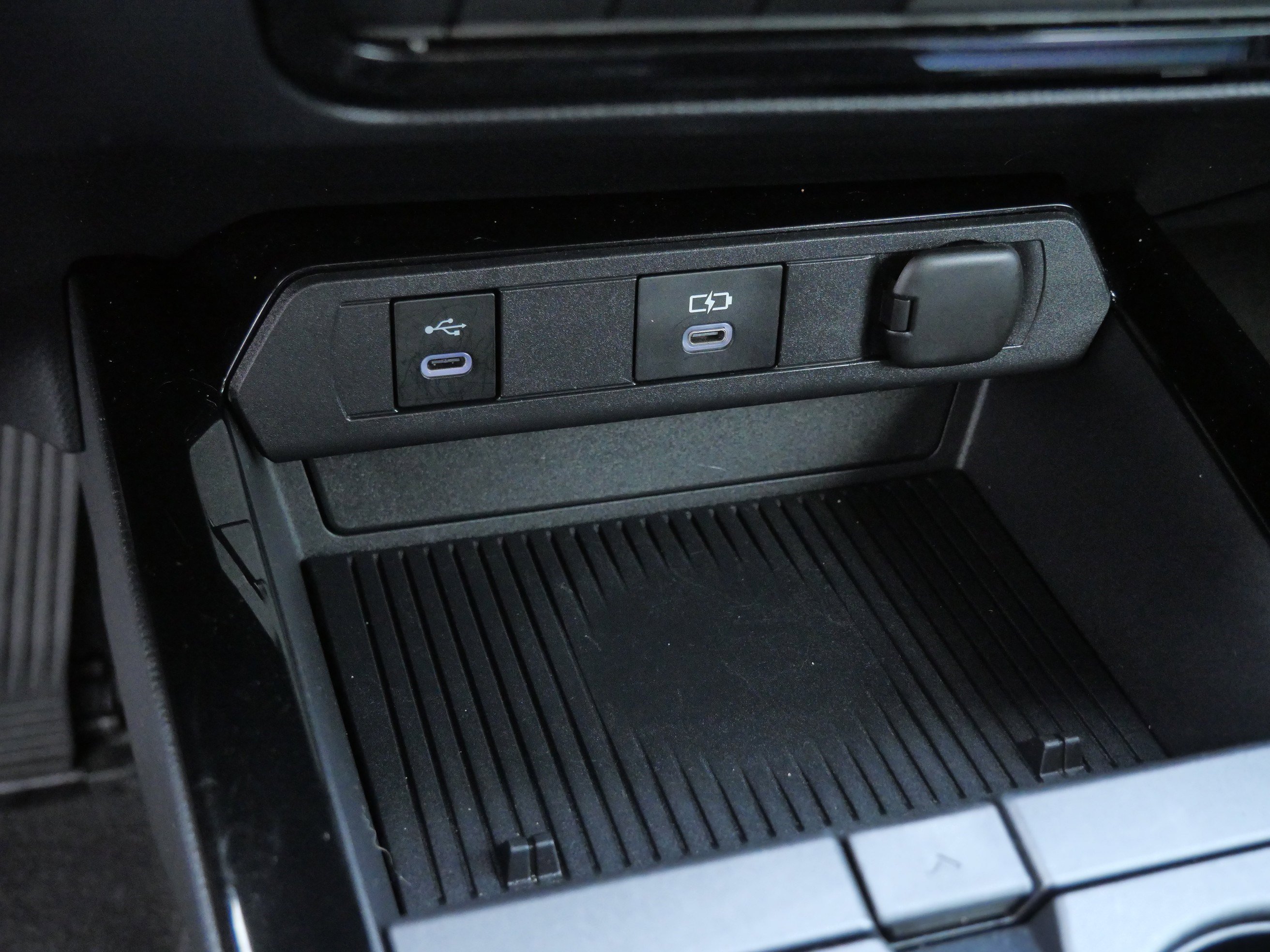 Certified 2025 Toyota Prius LE image 31