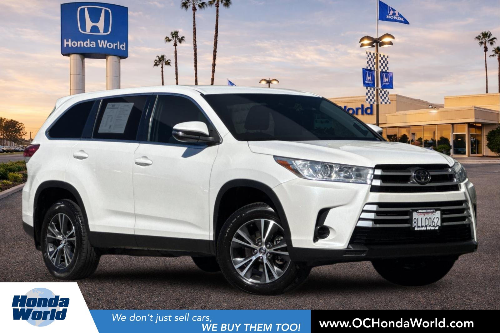 Used 2019 Toyota Highlander LE FWD image 1
