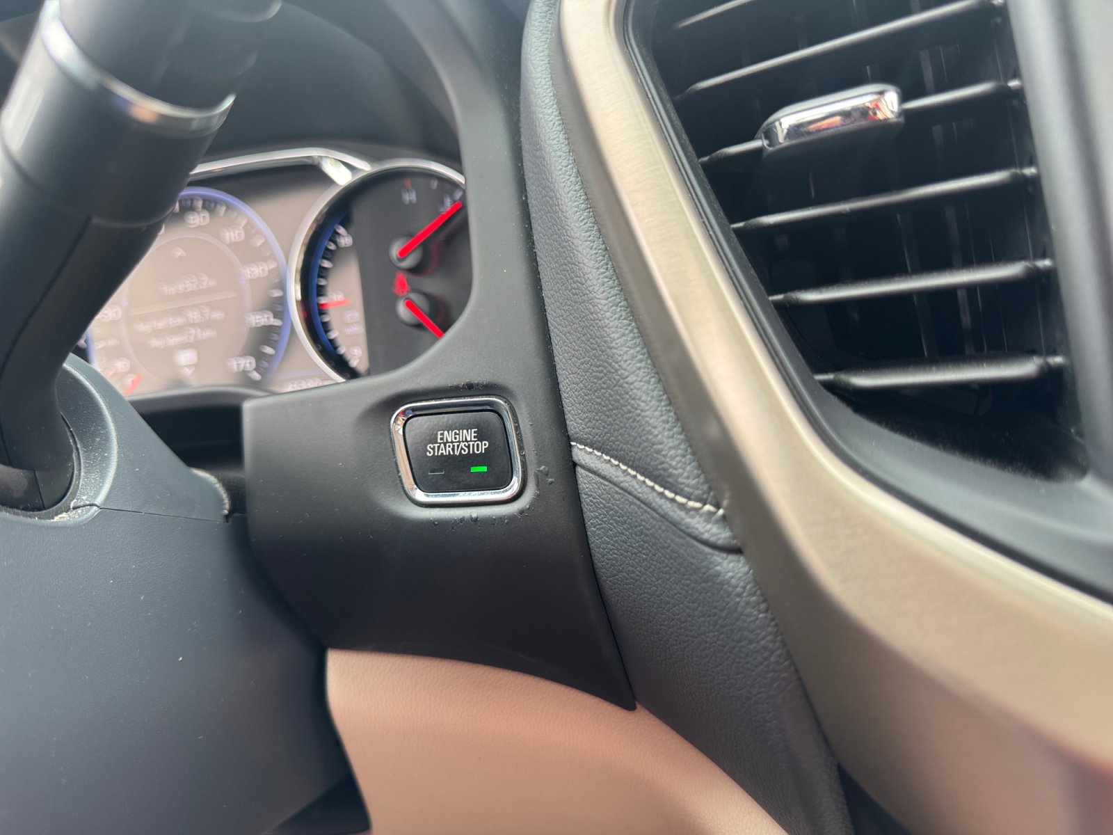 Used 2021 GMC Acadia Denali w/ Denali Ultimate Package AWD/4WD image 30