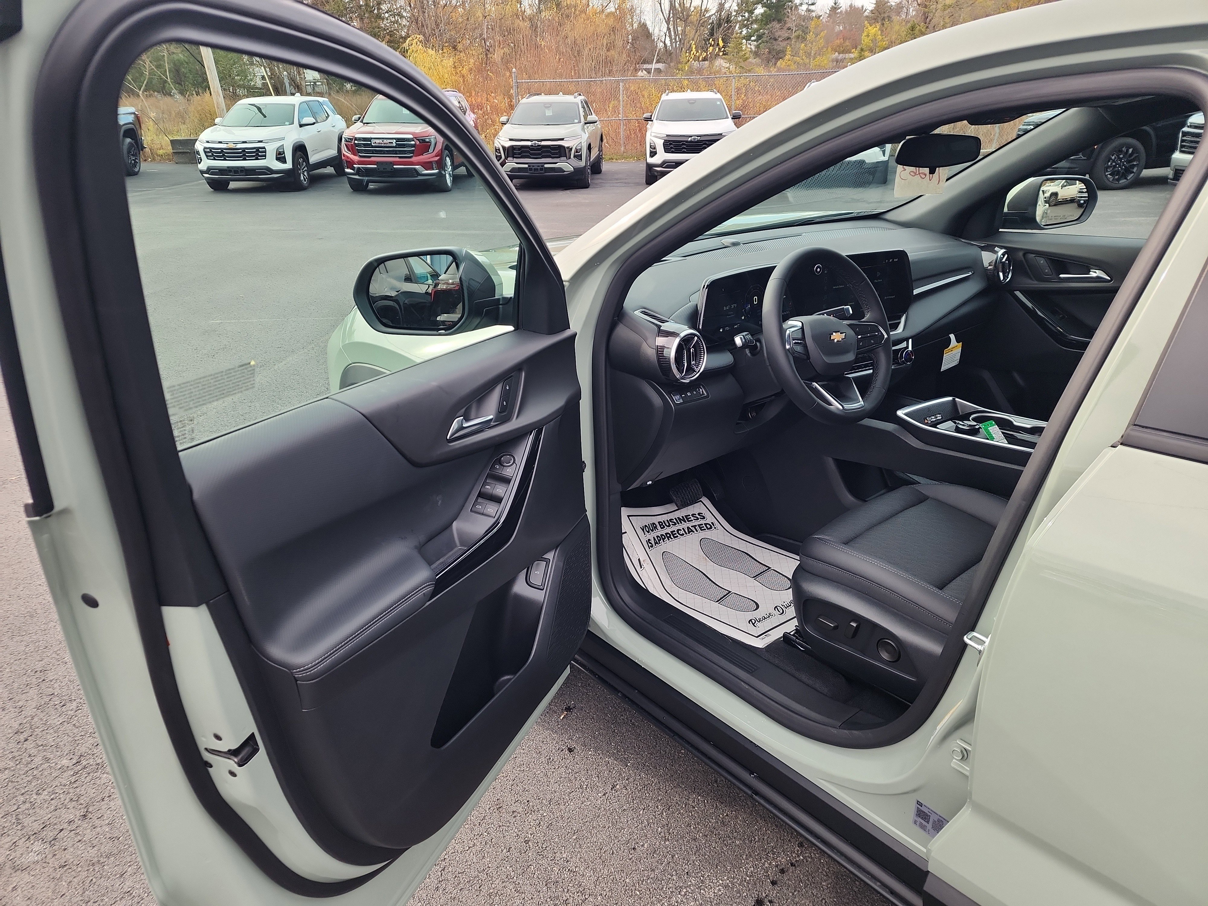 New 2026 Chevrolet Equinox LT w/ Convenience Package II image 10