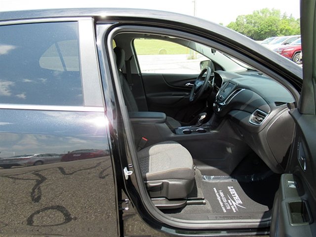 Used 2023 Chevrolet Equinox LT w/ Driver Convenience Package image 14