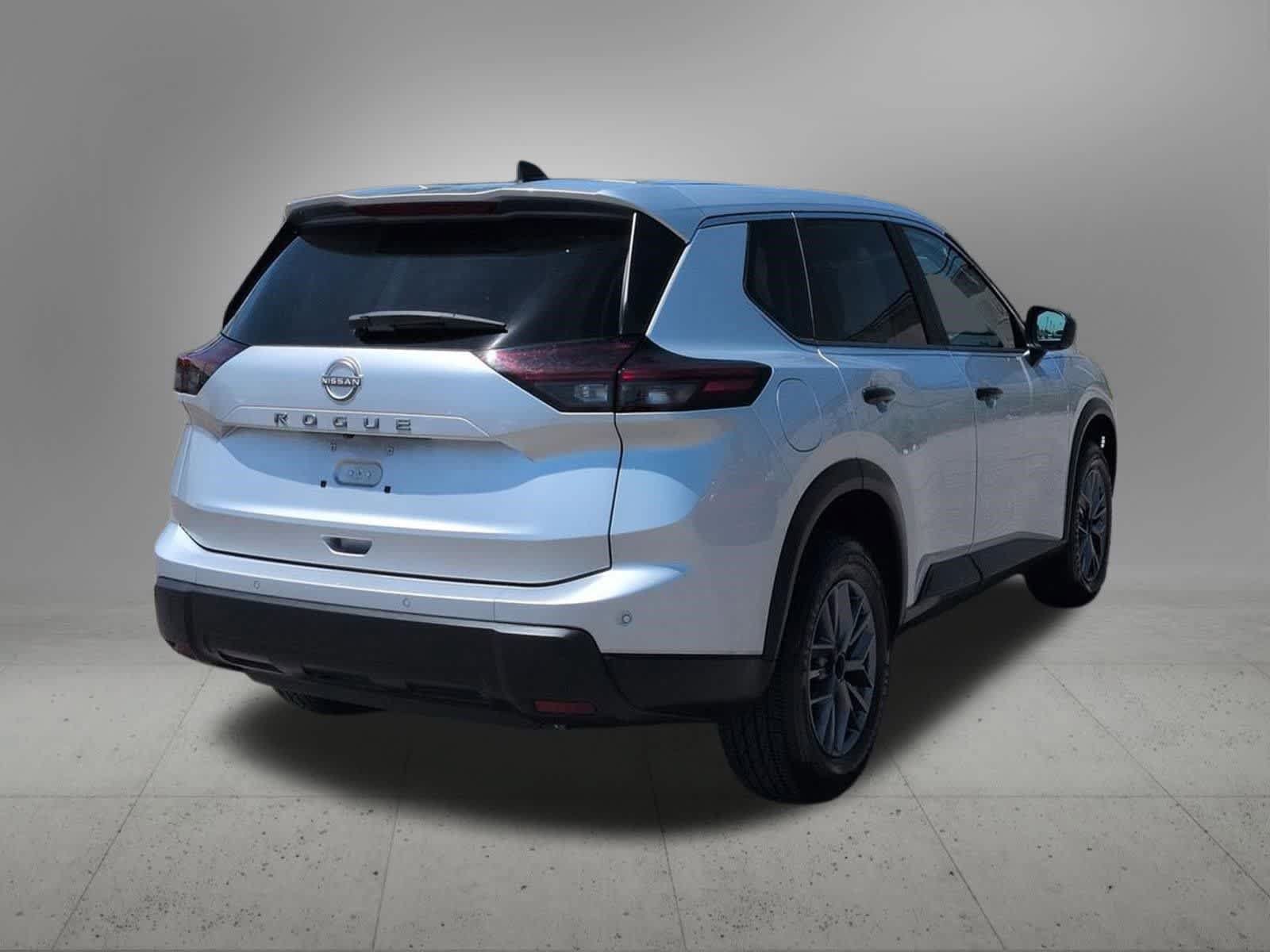 Used 2024 Nissan Rogue S FWD image 6