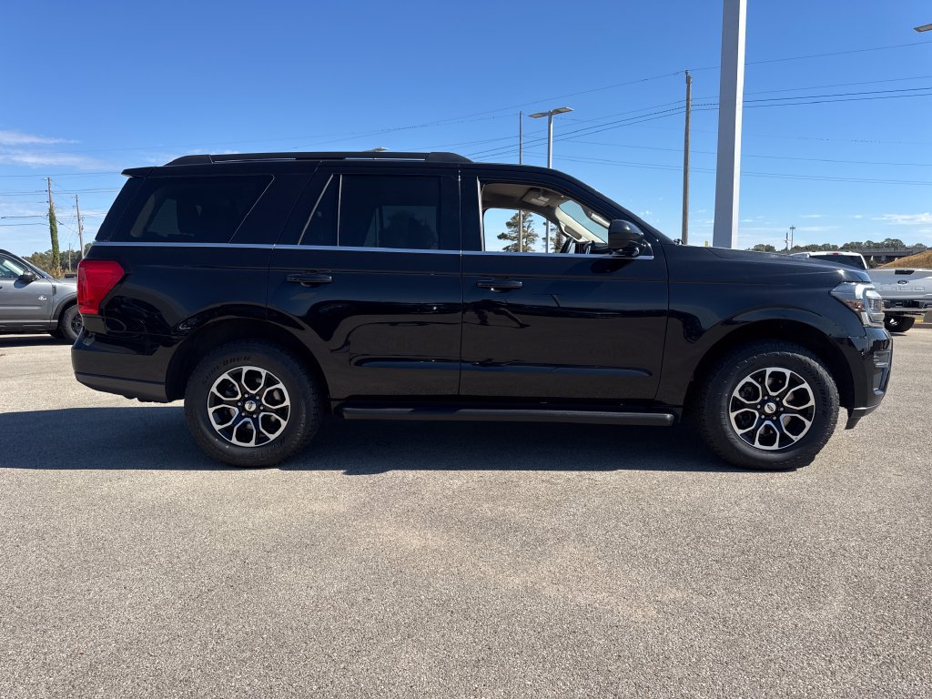 Used 2024 Ford Expedition XLT AWD/4WD image 8