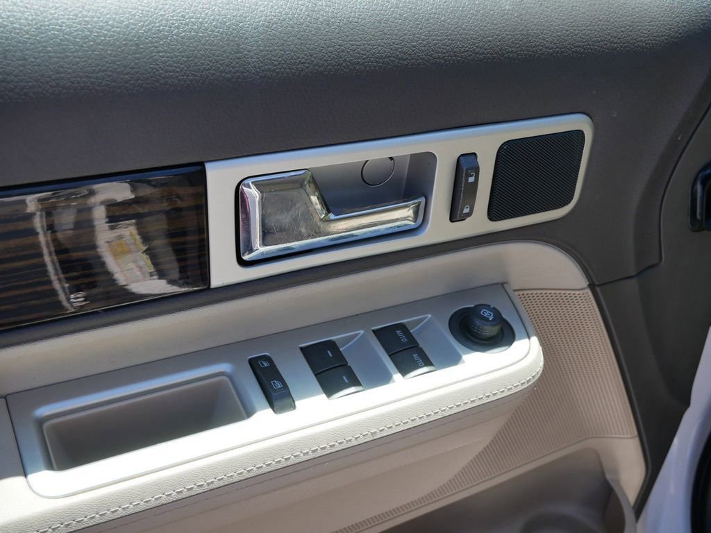 Used 2010 Lincoln MKX AWD image 16