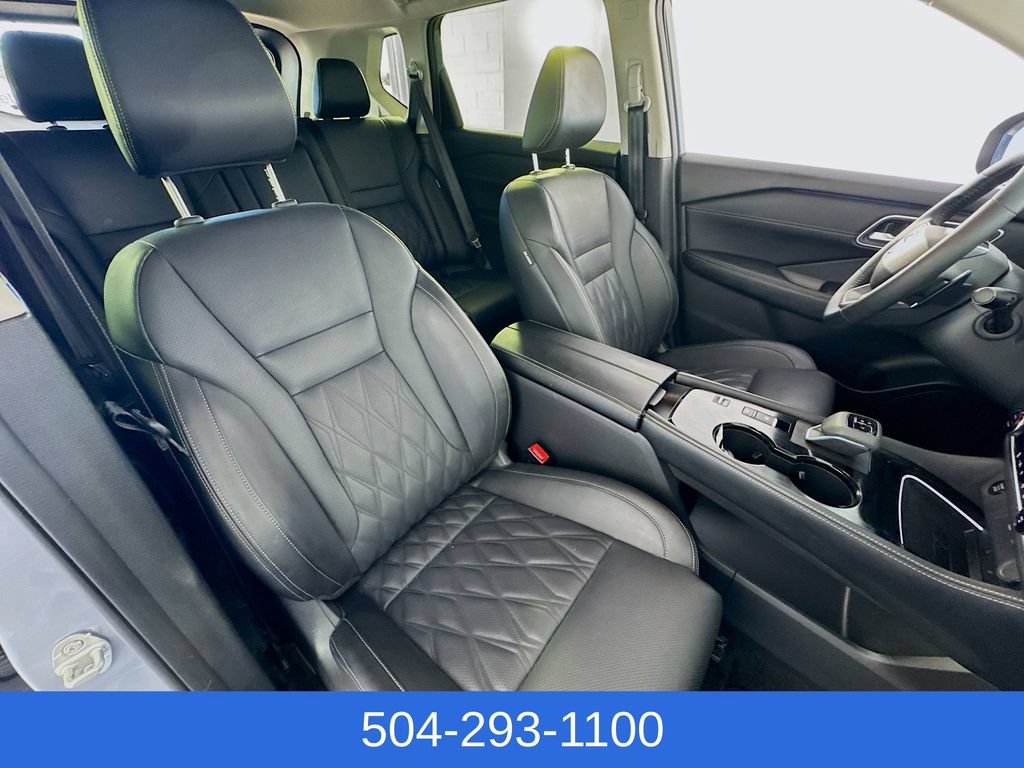 Used 2025 Nissan Rogue Platinum FWD image 31