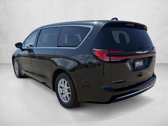 Used 2023 Chrysler Pacifica Touring-L FWD image 8