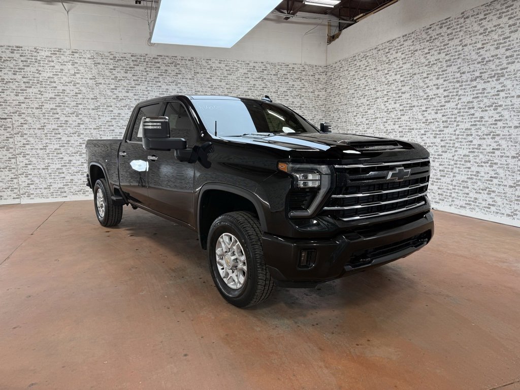 Used 2024 Chevrolet Silverado 2500 LTZ image 3