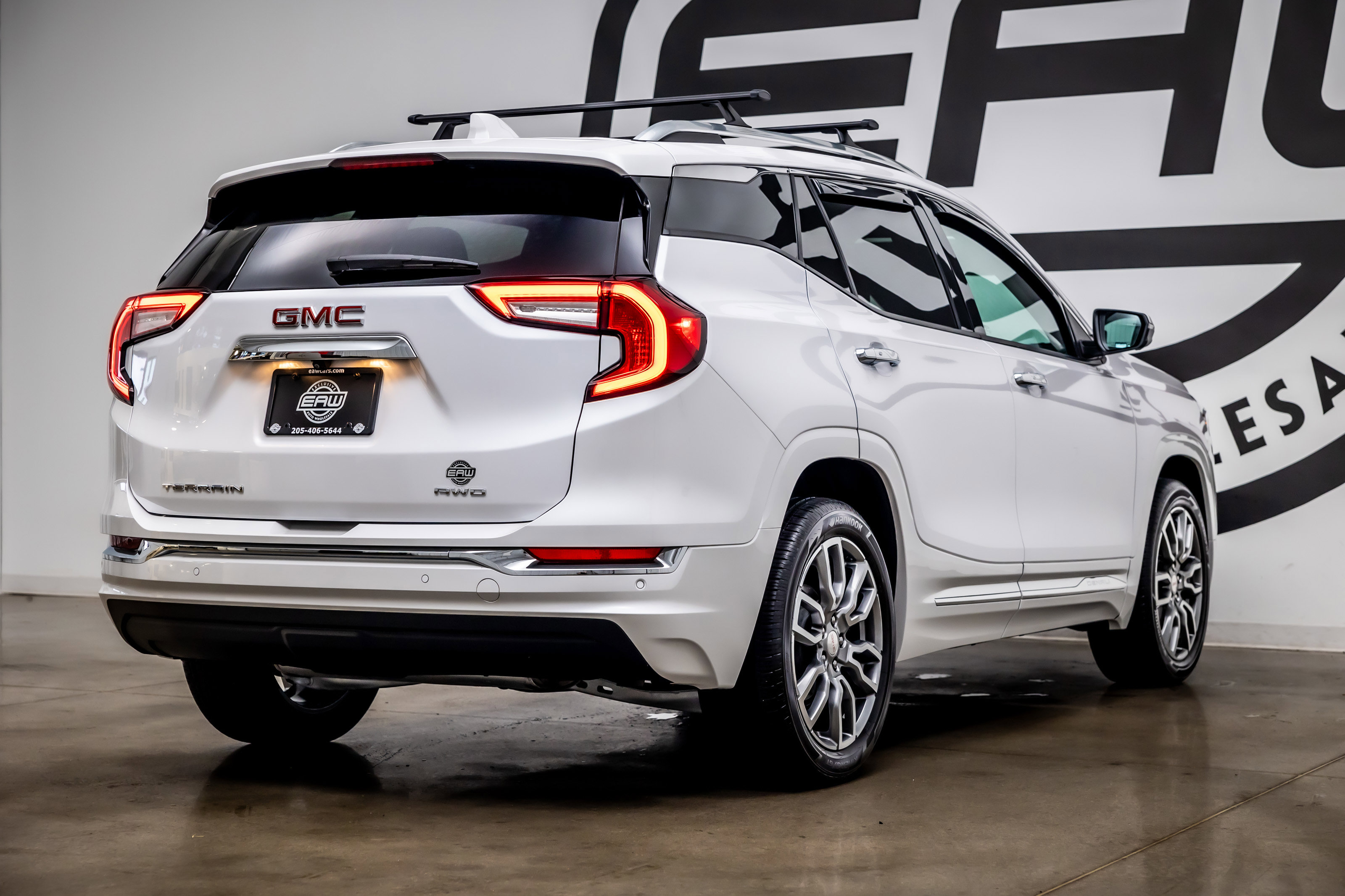 Used 2024 GMC Terrain Denali w/ Denali Premium Package AWD/4WD image 30