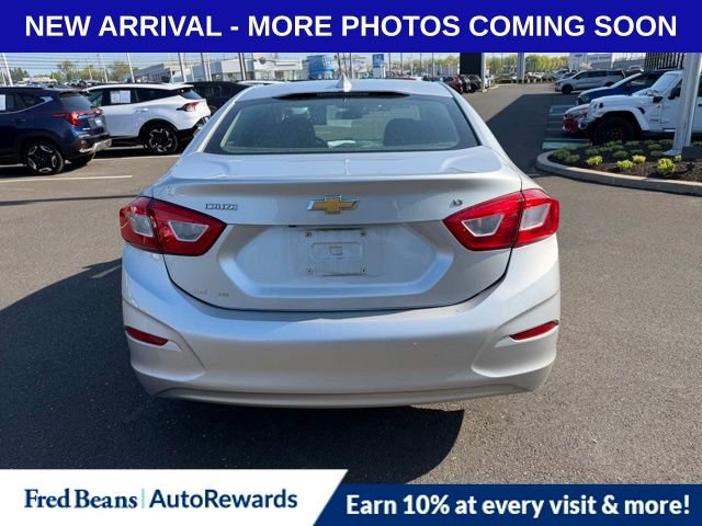 Used 2018 Chevrolet Cruze LT w/ Convenience Package FWD image 6