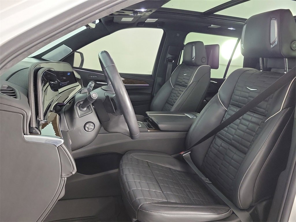 Certified 2023 Cadillac Escalade Sport Platinum w/ LPO, ONYX Package image 17