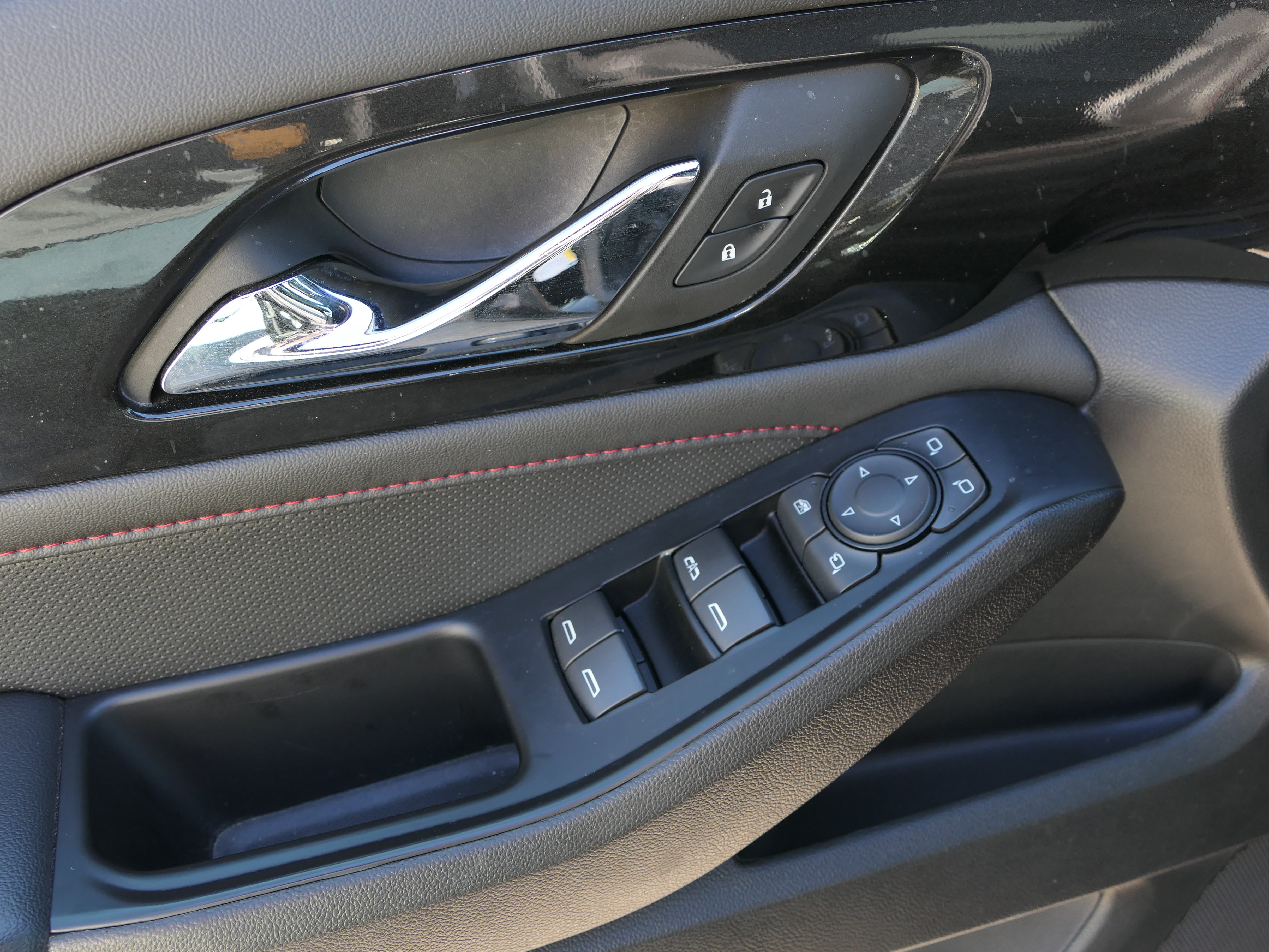 Used 2023 Chevrolet Traverse RS FWD image 14