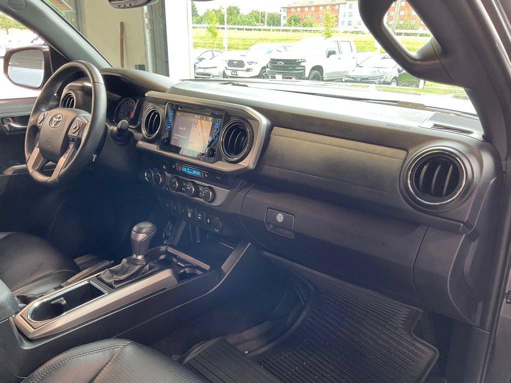 Used 2019 Toyota Tacoma Limited AWD/4WD image 19