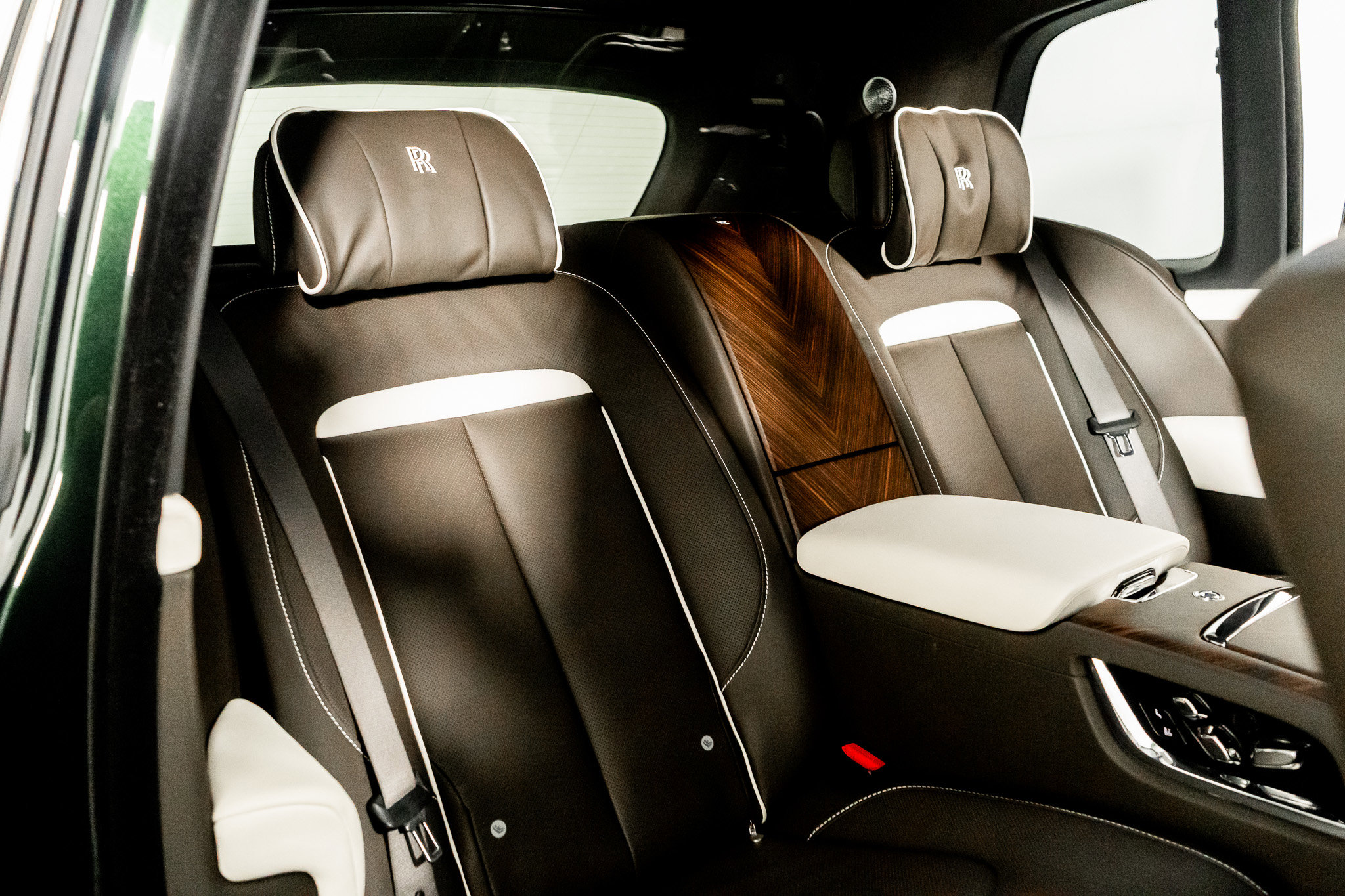 Used 2023 Rolls-Royce Cullinan w/ Cullinan Package image 25