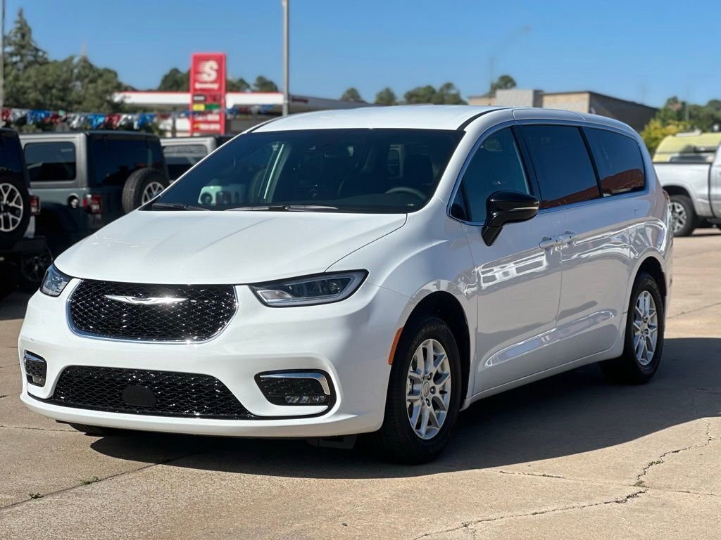 New 2025 Chrysler Pacifica Select image 7