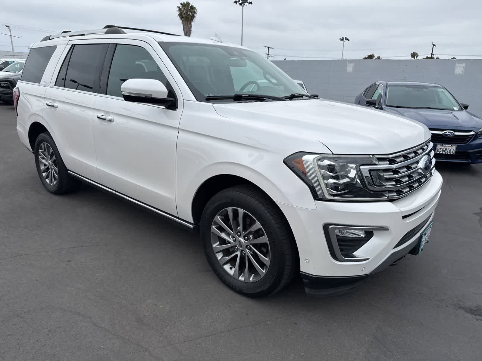 Used 2018 Ford Expedition Limited w/ Equipment Group 301A AWD/4WD image 8