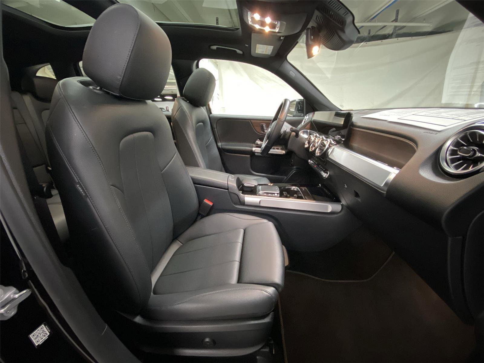 Used 2022 Mercedes-Benz GLB 250 4MATIC image 30