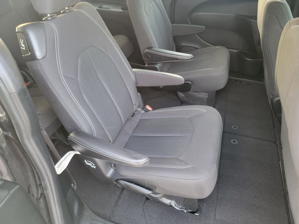 Used 2018 Chrysler Pacifica Touring Plus w/ S Appearance Package image 15