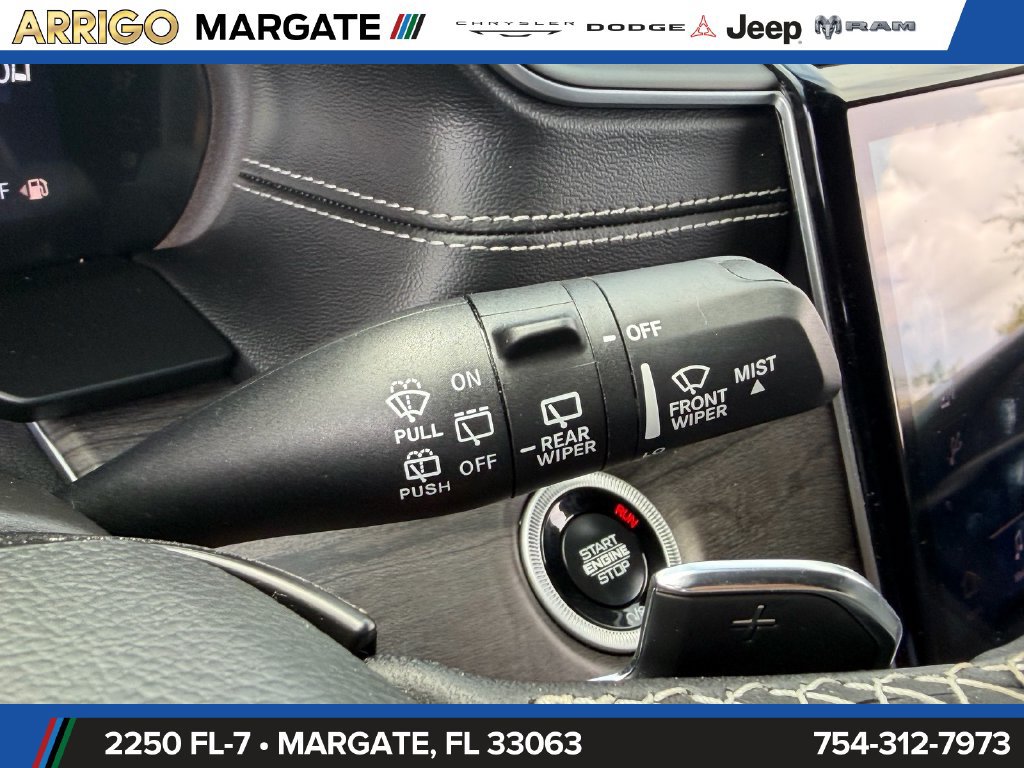 Certified 2025 Jeep Grand Cherokee Limited w/ Black Appearance Package RWD image 30