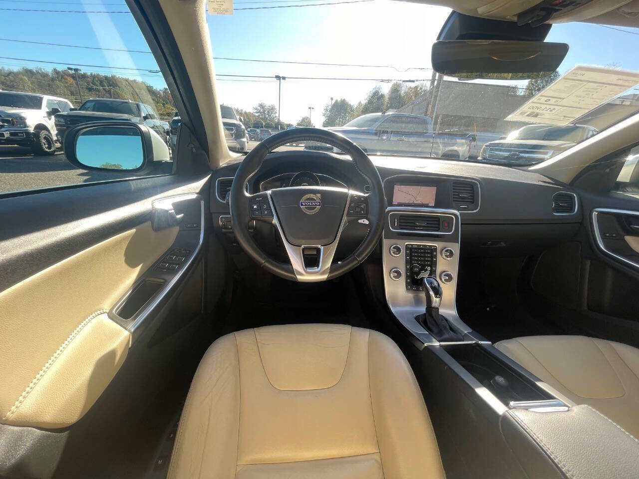 Used 2017 Volvo S60 T5 Inscription image 11