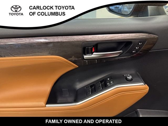 Used 2023 Toyota Highlander Platinum image 11